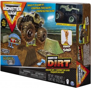 Monster Jam Set camioneta Soldier Fortune cu nisip kinetic si accesorii cu rampa